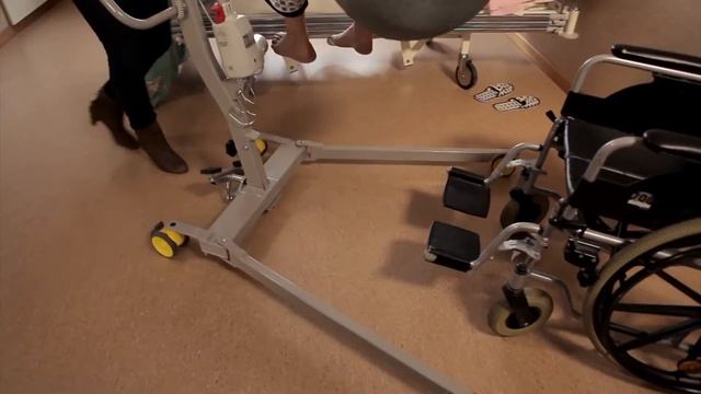 Handi-Move Lift- & Care Systems - Attendant use - bath, bed, toilet смотреть онлайн