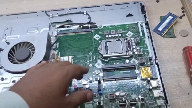 HP TouchSmart 520 All in One Pc Plug in Charger light On But Not Turning On Solution смотреть онлайн