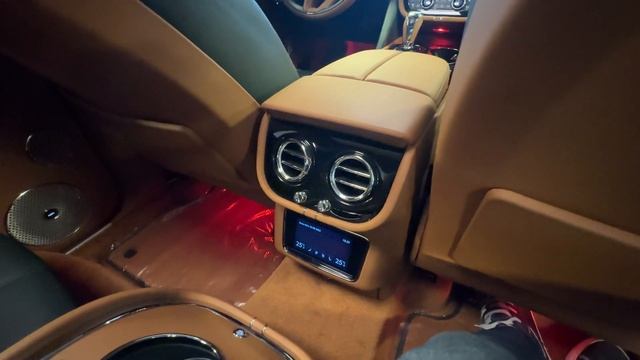 O SUV MAIS LUXUOSO DO BRASIL EM UMA CONFIGURAÇÃO ÚNICA! BENTLEY BENTAYGA MULLINER NA SÓ VEÍCULOS! смотреть онлайн