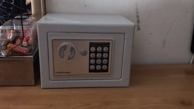 How to open a Digital safe with no key and code смотреть онлайн