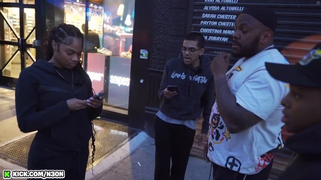 N3on & Zoe Spencer Go Shopping In NYC.. смотреть онлайн