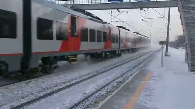 Электропоезд ЭС2Г "Ласточка" проследует о.п. Электродепо смотреть онлайн