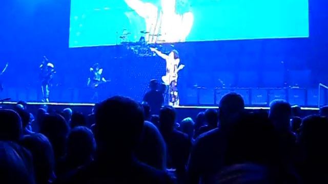 Paul Stanley vs Laser Pointer Guy, Portland OR 2009 смотреть онлайн