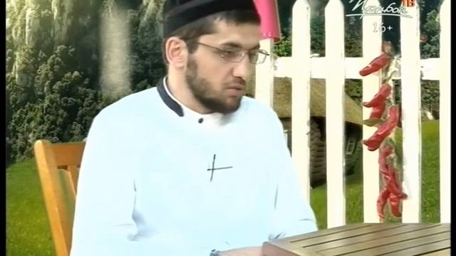 На Лавочке Шамиль Зурпуканов