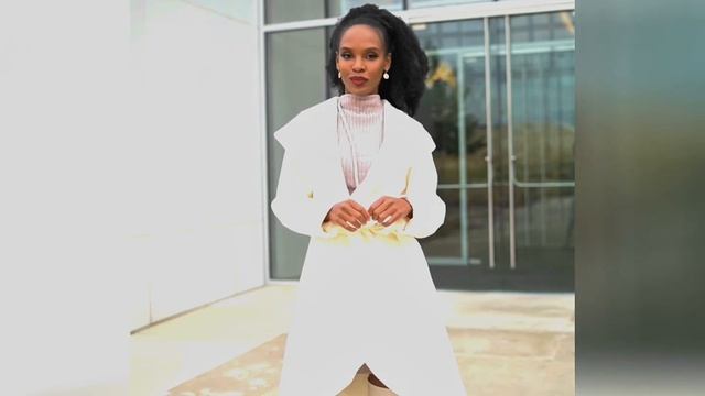 All White Outfit Idea | White Trench Coat Review смотреть онлайн
