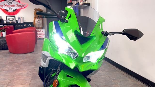 Wait for the 2024 Ninja 500? Or Go For The ZX-4RR: Kawasaki Raises the Bar! (ZX-4RR Anniversary Ed. смотреть онлайн