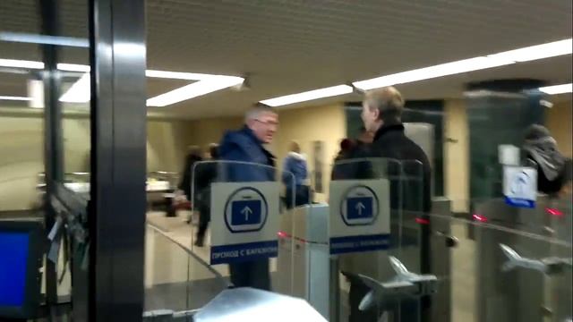 Контролер ГКУ Комисарук А.А в метро смотреть онлайн