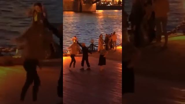 Сальса, кубинское касино втроем смотреть онлайн