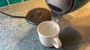 Звук наливания чая (кипятка в чашку)