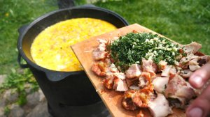 Сырный суп с копченой курицей в казане на костре