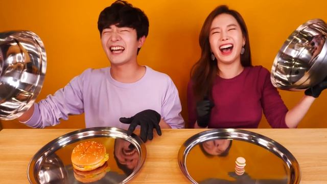 [Mukbang Challenge] 쏘영 VS 후니⚡랜덤 복불복 챌린지 먹방 (Feat.취두부) Random Food (Feat.stinky tofu) Ssoyoung смотреть онлайн