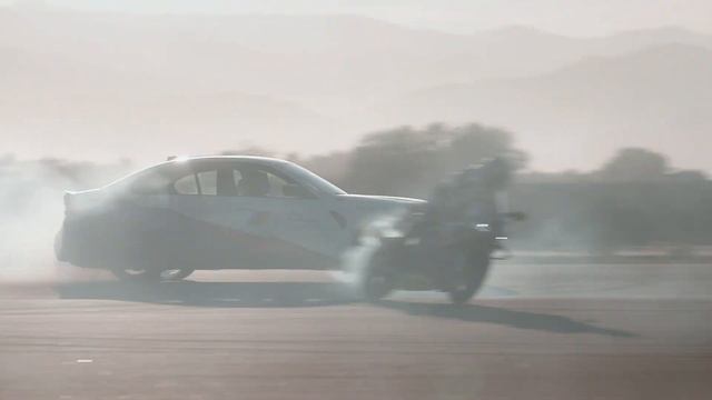 BMW M vs. M - Double Down Donut смотреть онлайн