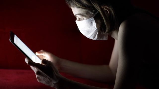 Video Background Stock Footage Free (woman in mask, self-isolation, work in quarantine, coronavirus смотреть онлайн