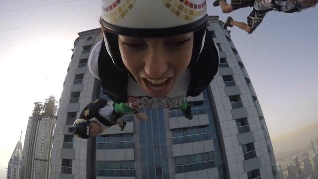 BASE-jumping Roberta Mancino in Dubai 4K смотреть онлайн