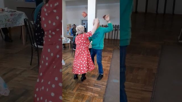 КИРИЛЛ СЕЛИФАНОВ С ПЕСНЕЙ ПЕРЕКРЁСТОК В КЛУБЕ ЭДЕЛЬВЕЙС ЦКИ ЭЛЕКТРОУГЛИ!