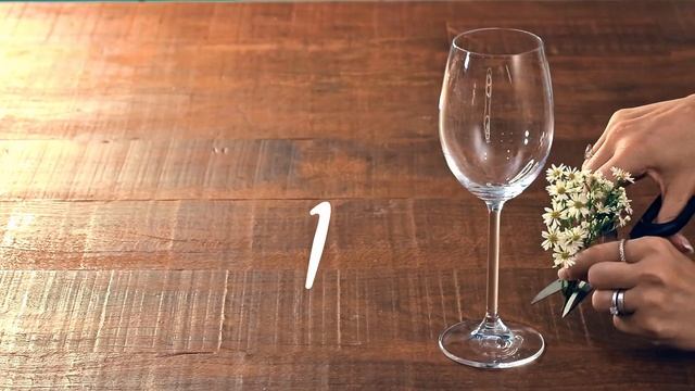 Dicas da Chris: candelabro descolado com flores, velas e copos para decoração de mesa de jantar смотреть онлайн