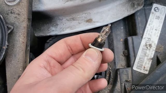 Noel Fixes - Replacing a BMW F30 (320d 2013ish) Sidelight / Parking Light Bulb смотреть онлайн