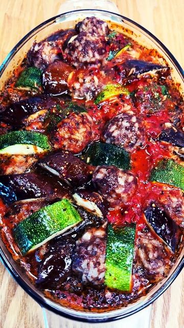 Баклажаны и кабачки с мясными шариками!