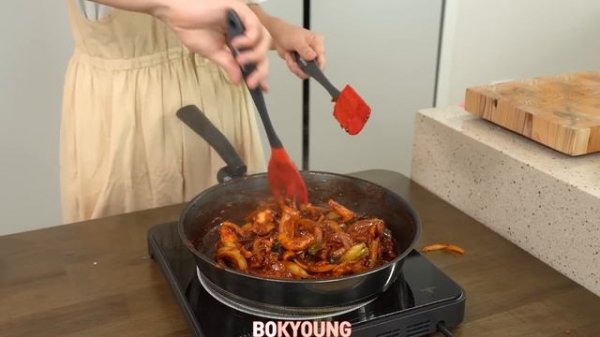 요리 먹방 :) 오징어덮밥, 브로컬리새우전, 마늘쫑 달걀장조림, 고추무침, 소고기미역국.