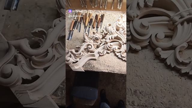 Резьба по дереву .Верхняя часть рамы.Woodcarving. #woodcarving #резьбаподереву #барокко #столярка смотреть онлайн