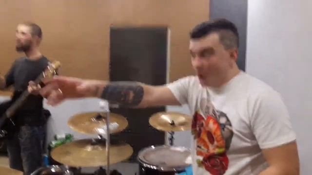Шульц говорит на Марсианском(STANDGROUND-Drums) смотреть онлайн