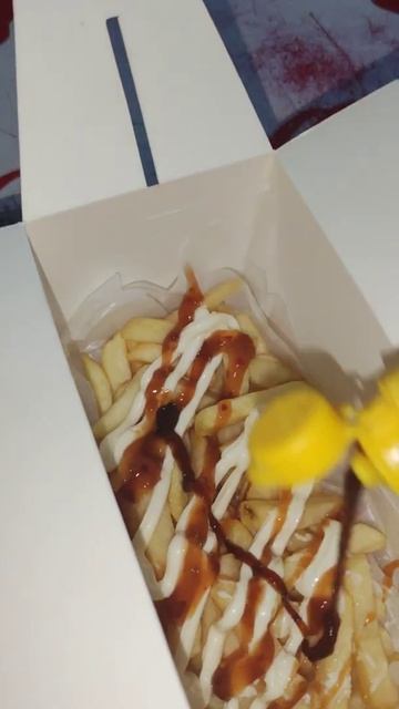 Garlic Mayo fries Chili sauce смотреть онлайн