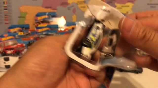 Carros para niños :unboxing Hot Wheels single pack diecast toy car Porsche Panamera (01704) смотреть онлайн