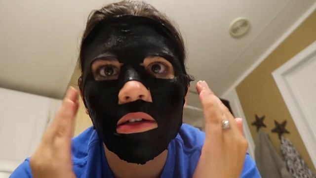 Trying out the Purifying Black Charcoal Face Mask смотреть онлайн