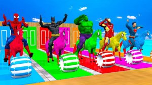 Человек-ПАУК на  ЛОШАДИ Пересекает РАДУЖНЫЙ ФОНТАННЫЙ мост с Лошадиными Супергероями, мультик дети