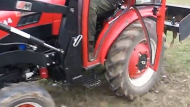 минитрактор Донг-Фенг 244WD,подцепка прицепа на штатный фаркоп смотреть онлайн