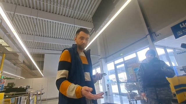 ОХРАНА КИДАЕТСЯ НА ПОКУПАТЕЛЯ/РОСГВАРДИЯ В АХ..Е/ДЕТСКАЯ ПРОСРОЧКА.