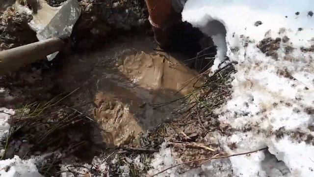 Откачиваем колодец, и обследуем местность. ЖИЗНЬ НА ГЕНЕРАТОРЕ И НА АКБ часть 5 смотреть онлайн