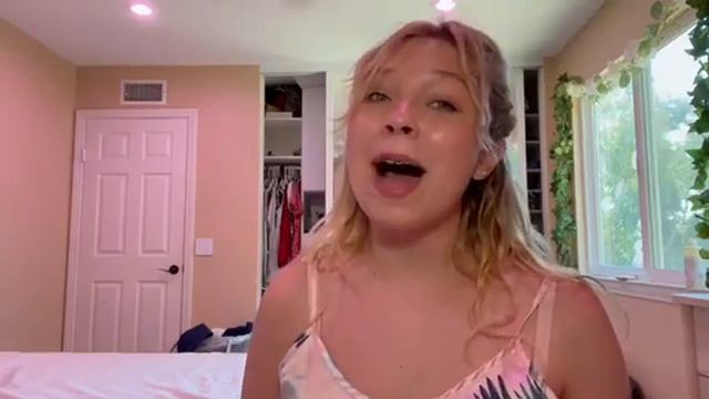 Madeline Krueger singing Popular from Wicked for the Sing With Chrissy Vocal Studio Senior Showcase смотреть онлайн