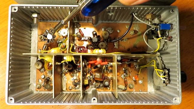 Pirate Radio Transmitter from the 1980's....but does it still work? смотреть онлайн