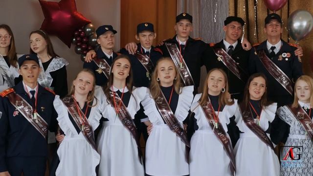 Последний звонок в школе №2. Поют выпускники 2024 года. смотреть онлайн