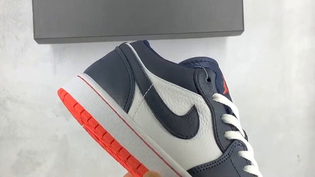 Air Jordan 1 Low Obsidian Ember Glow White смотреть онлайн