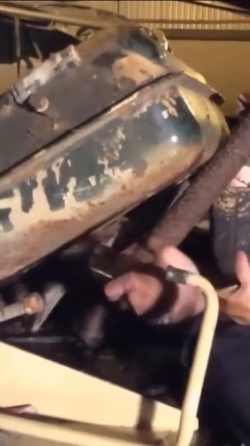 Золотые слитки лежали прямо в Tанке #находка #новости смотреть онлайн