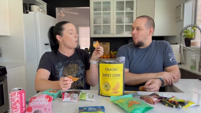 Tasting NEW Vegan Snacks! | Hits & Misses! | May & June Vegancuts Boxes! смотреть онлайн