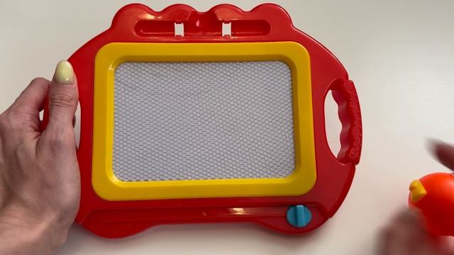 Английский алфавит на магнитной доске. Развивающее видео для детей.