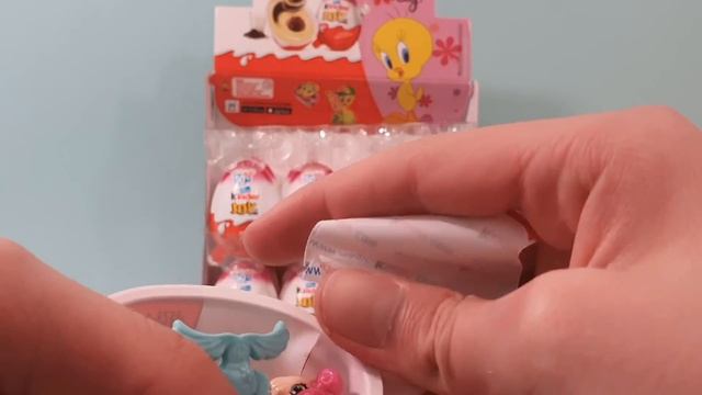 Kinder Surprise Looney Tunes Tweety eggs смотреть онлайн