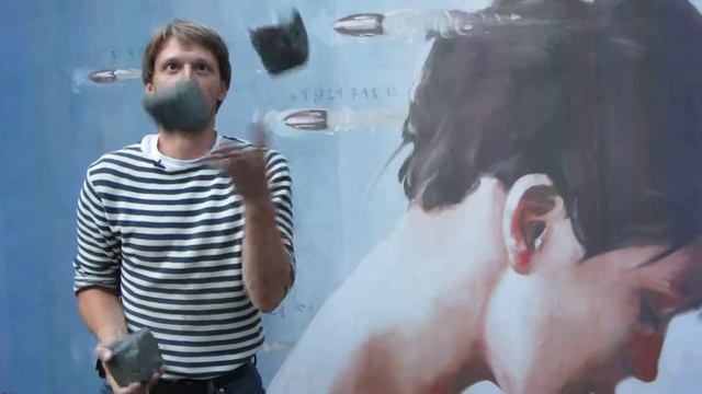 УРОКИ ЖОНГЛИРОВАНИЯ БУЛЫЖНИКАМИ в картине "SMS" Дмитрия Шорина смотреть онлайн