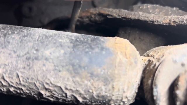 Wymiana czujnika ABS tył passat B5 1.9 TDI/ Replacing rear ABS sensor смотреть онлайн