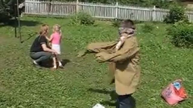 Когда они одевались,все падали со смеху! смотреть онлайн