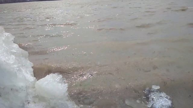 Горы льда на берегу шум прибоя волны смотреть онлайн