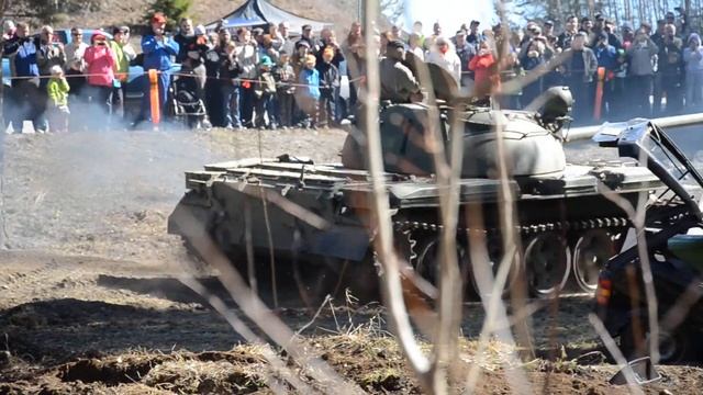 T54/55 crushing a car смотреть онлайн