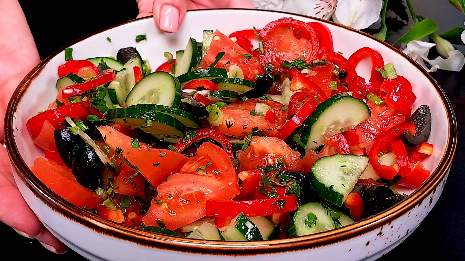 Идеальный перекус: Свежие овощи + маслины + зелень. Вкус как в Греции! смотреть онлайн