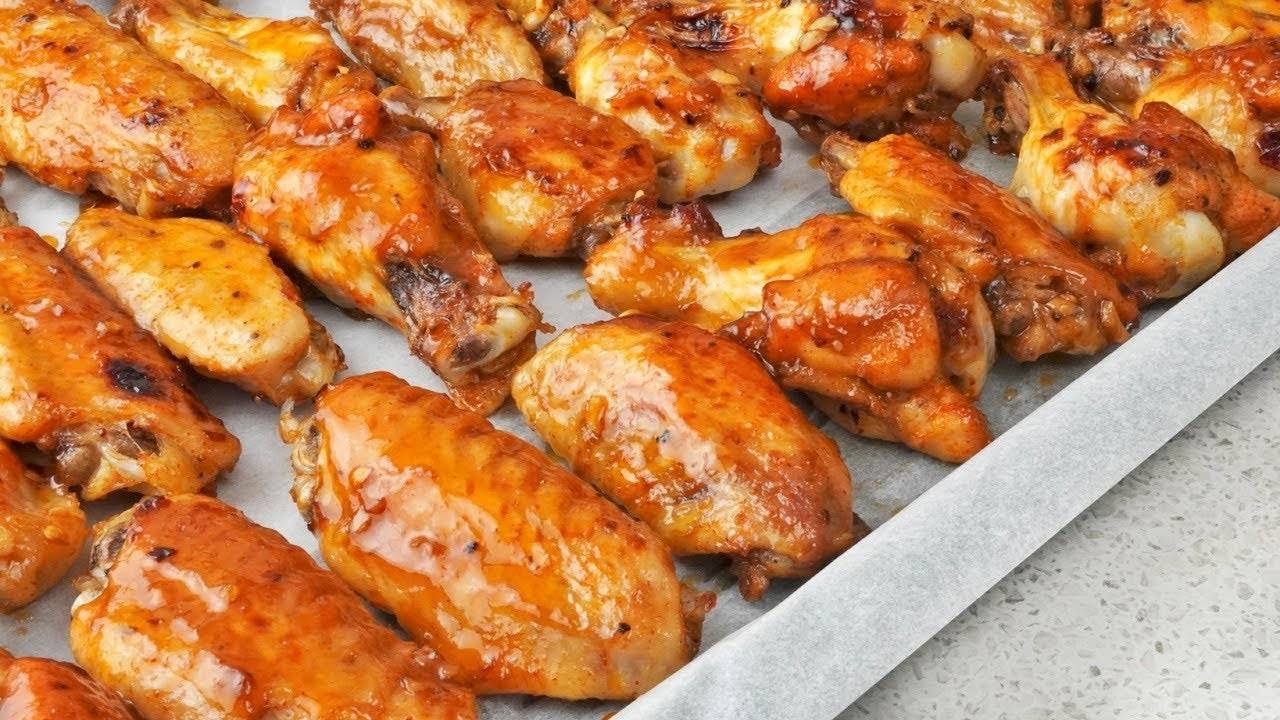 КУРИНЫЕ КРЫЛЫШКИ по особому рецепту. Вкуснейшие куриные крылышки в духовке с хрустящей корочкой. смотреть онлайн