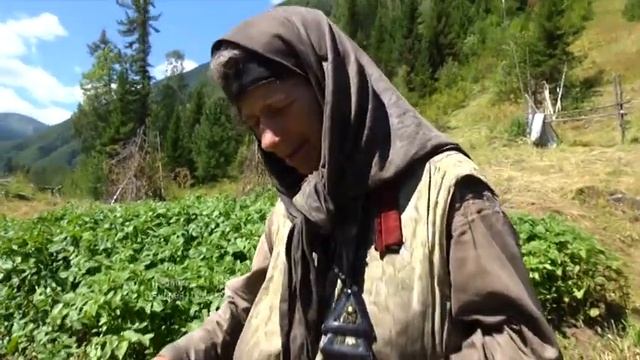 Агафья Лыкова о семейных реликвиях. Тёрка, мотыга. Гришаков Андрей на Еринате. 2015г. смотреть онлайн