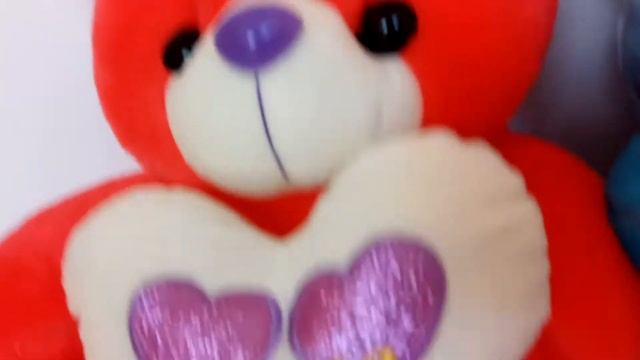 Цветные медведи с вышивкой сердечки