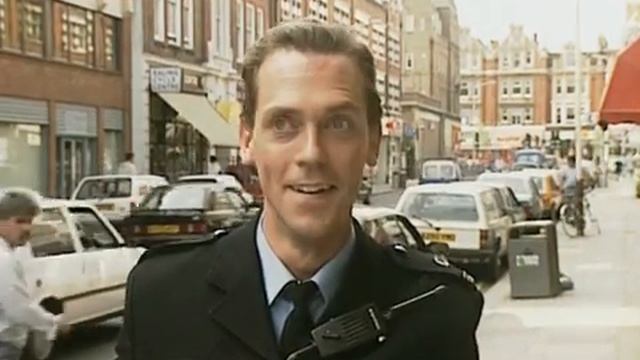 Шоу Фрая и Лори. Под шлемом смотреть онлайн